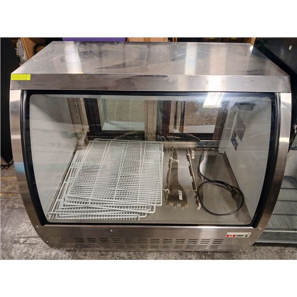 WHITE DISPLAY COOLER