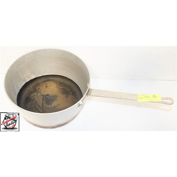APPROX 9 US QUARTS ALUMINUM SAUCE POT