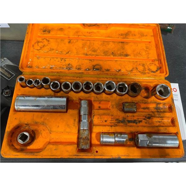 SMALL SOCKET SET - MISSING RATCHET