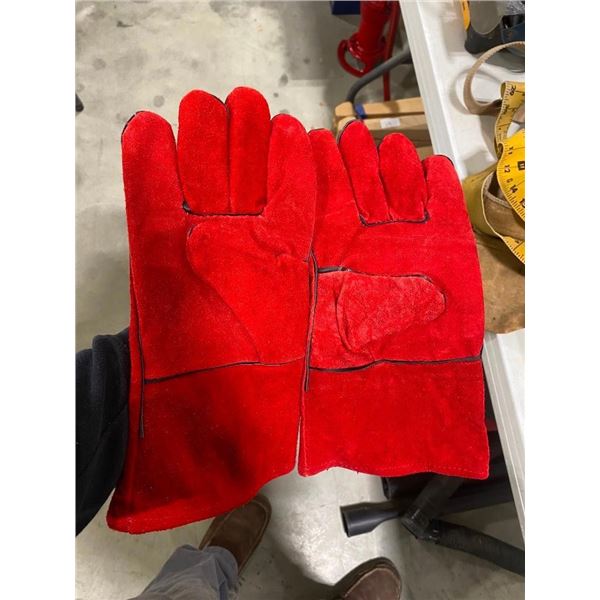 PAIR OF WELDERS GLOVES