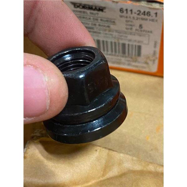 APPROX. 30 OF F-250 - F350 WHEEL NUTS