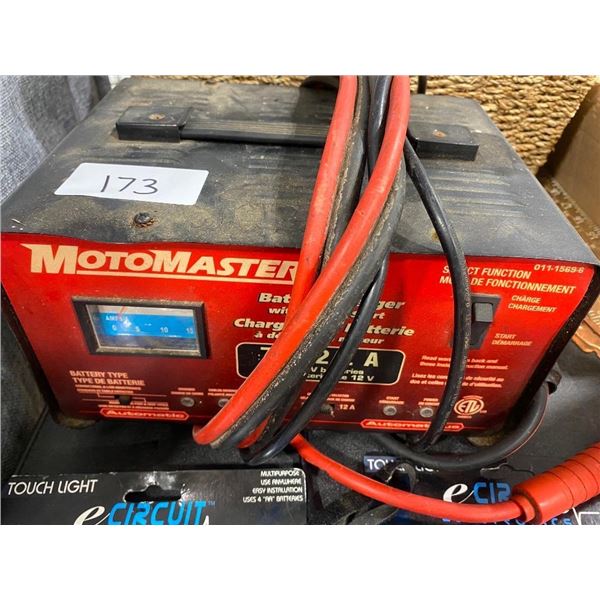 MOTOMASTER 12V BATTERY CHARGER