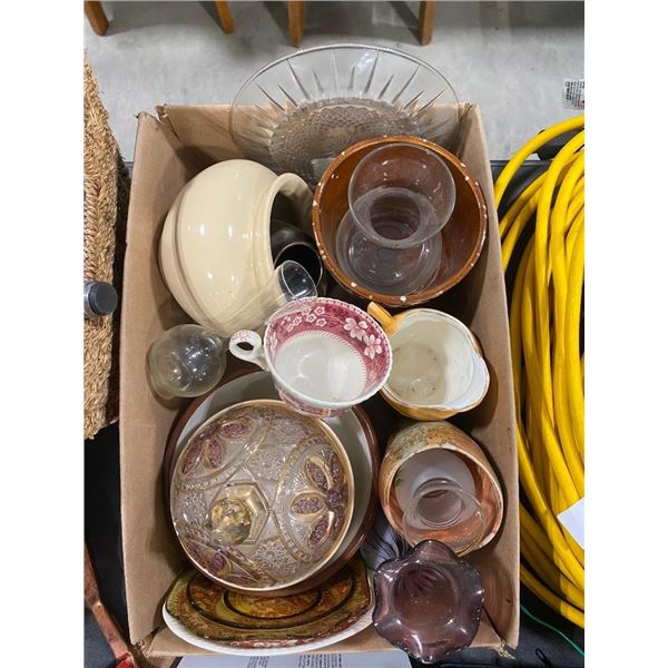 BOX OF ASSORTED GLASSWARE