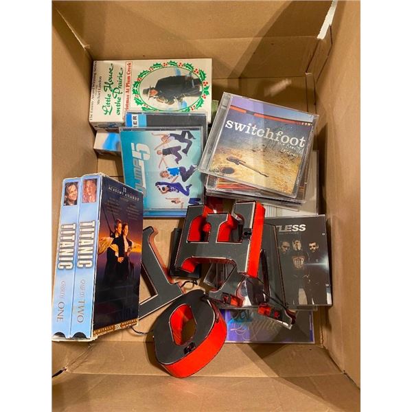 BOX LOT OF ASSORTED CDS, ETC.