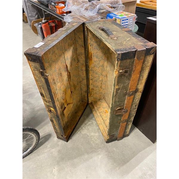 VINTAGE TRUNK