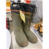 Image 1 : SIZE 8 MENS AGGRESSOR RUBBER BOOTS