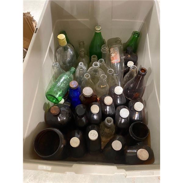 BOX LOT OF ASSORTED BOTTLES