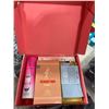 Image 1 : WOMENS PERFUME ESSENTIALS BOX