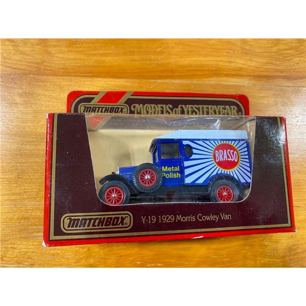 COLLECTABLE MODEL TRUCK