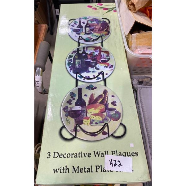 3 DECORATIVE WALL PLATES WITH STAND