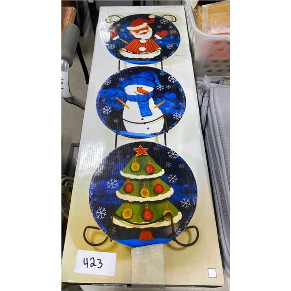 3 DECORATIVE WALL PLATES WITH STAND
