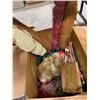 Image 1 : BOX OF ASSORTED CHRISTMAS GARLAND AND BEADS