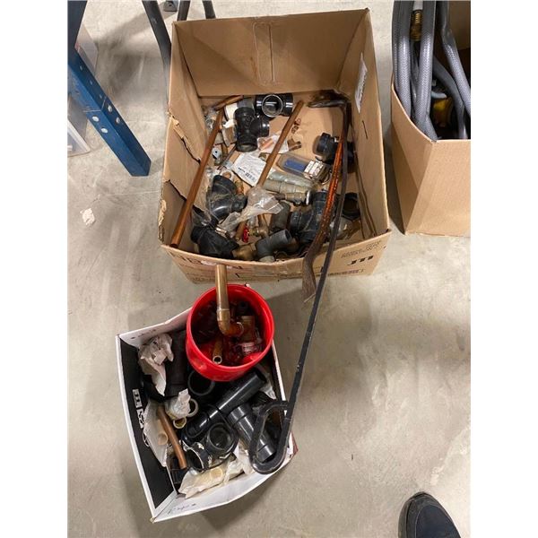 BOX LOT OF ASSORTED PLUMBING PIECES