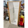 Image 1 : 32IN MAAX SHOWER STALL - HAS DAMAGE AS SEEN IN PICTURE - TOP HAS CRACK