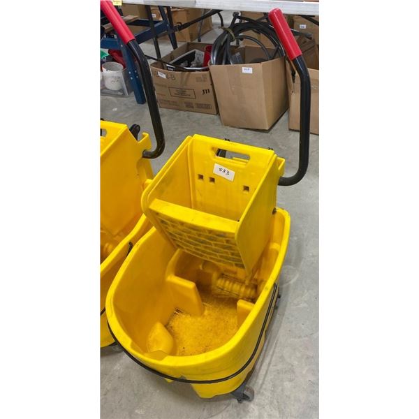 MOP BUCKET WITH WRINGER
