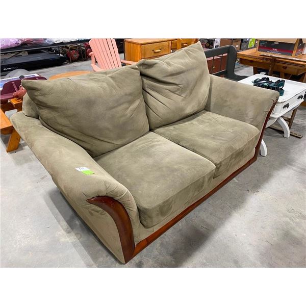 2-PERSON LOVE SEAT FABRIC COUCH