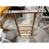 Image 1 : POOL CUE RACK