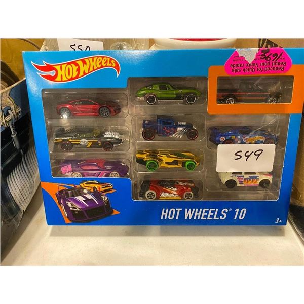10 HOTWHEEL COLLECTIBLE CARS IN PACKAGE