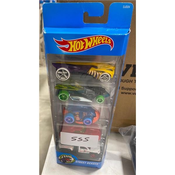 5 COLLECTIBLE HOTWHEELS CARS IN PACKAGE