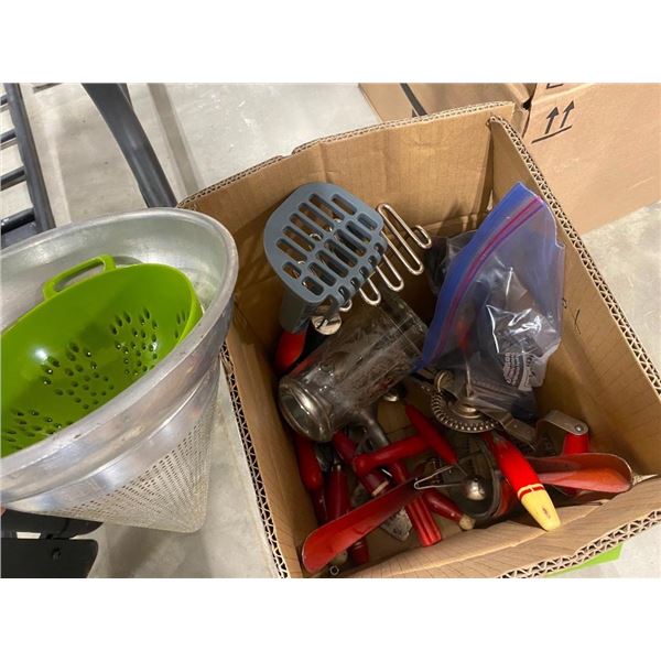 BOX OF ASSORTED KITCHEN SUPPLIES