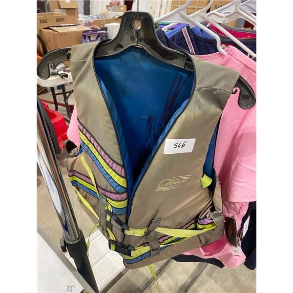 SIZE L COLEMON LIFE JACKET