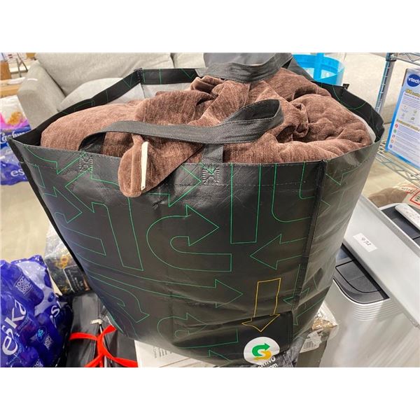 ROOTS BLANKET - UNSURE OF SIZE