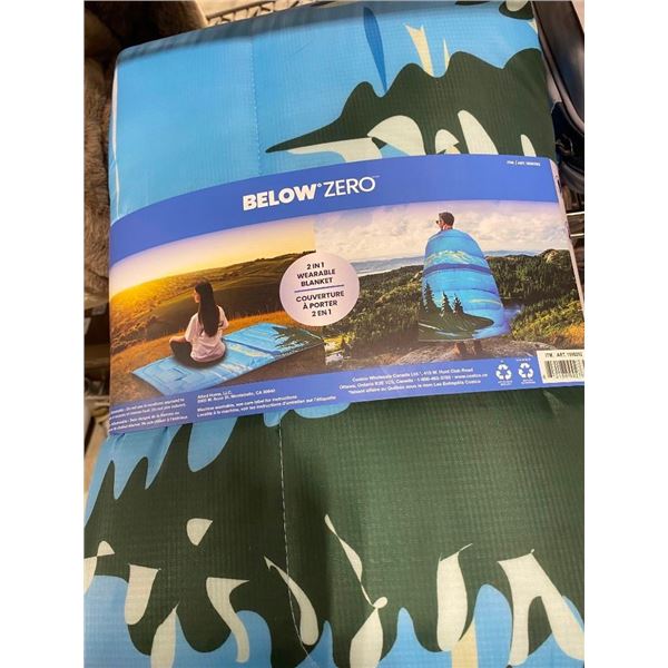 2-IN-1 WEARABLE BLANKET