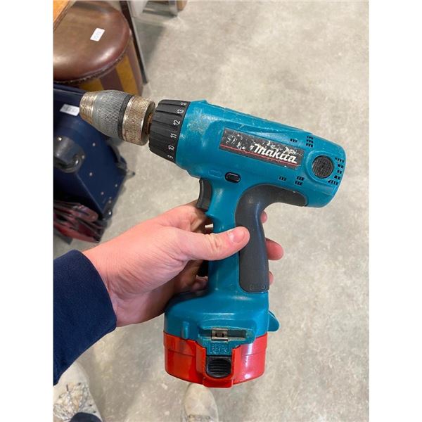 MAKITA DRILL AND BATTERY - NO CHARGER