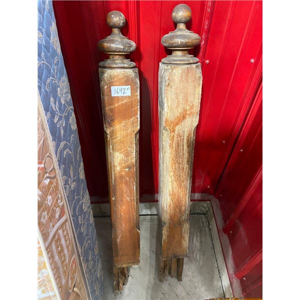 2 WOODEN BANISTER POSTS