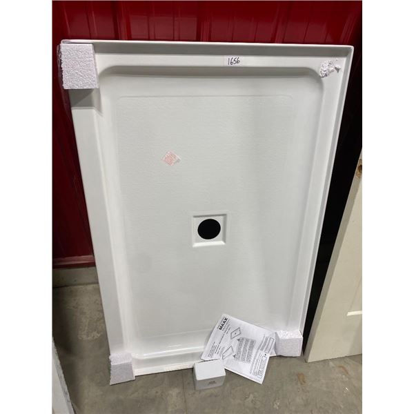 48X32IN MAAX SHOWER BASE WITH CENTER DRAIN