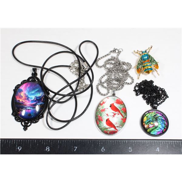 FOUR PIECES OF JEWELLERY