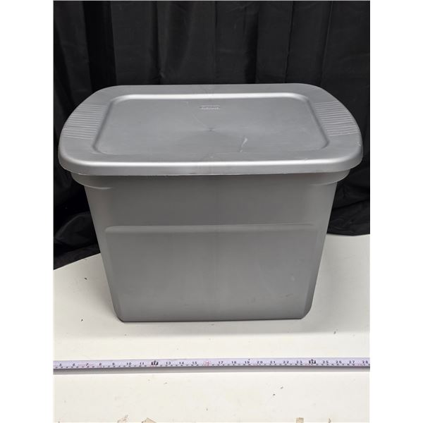 68 L Plastic Tote