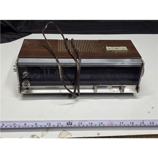 Vintage Lloyd’s AM/FM Alarm Clock