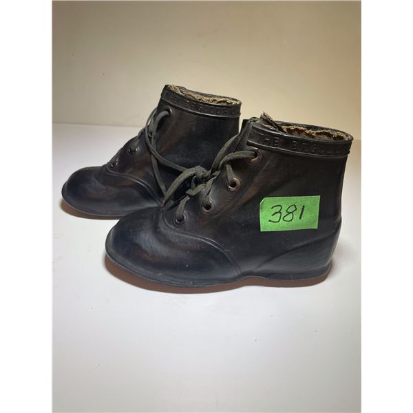RARE! Vintage 1940’s Child’s Rubber Ankle Rain Boots.  Marked “B.F. Goodr