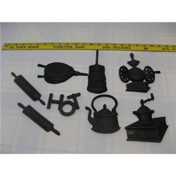 Lot of Cast Iron Farmhouse & Kitchen Wall Décor