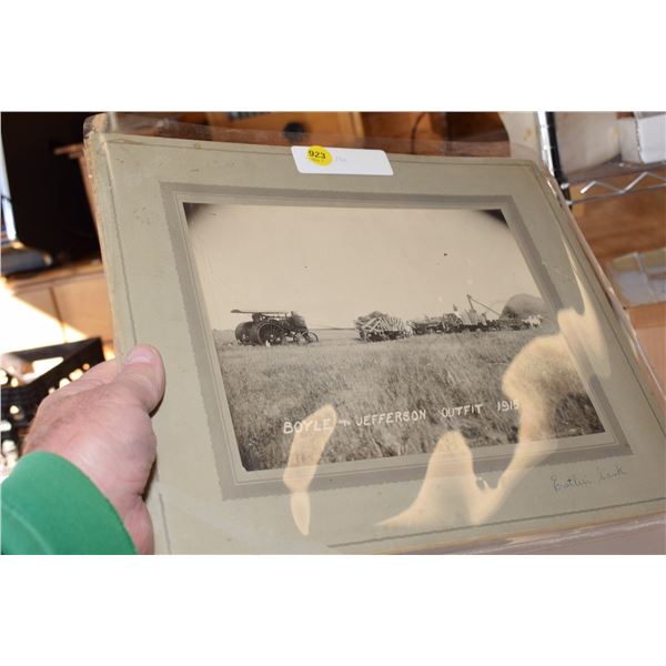 1915 Estlin Sask Threshing Photo