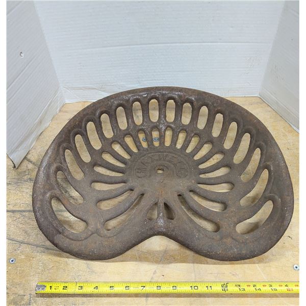“Maxwell” Antique Tractor Seat (Has Small Hole)