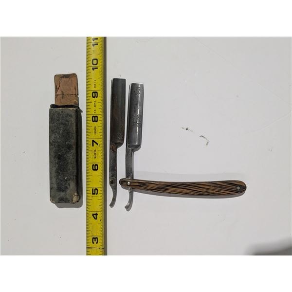 Antique shaving straight razor, with extra blade. Made in Solingen, Germany