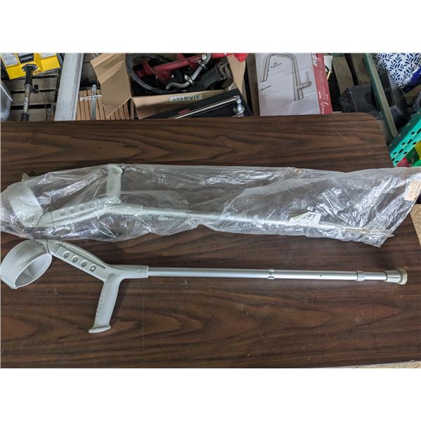 Heavy duty adjustable bariatric forearm crutches