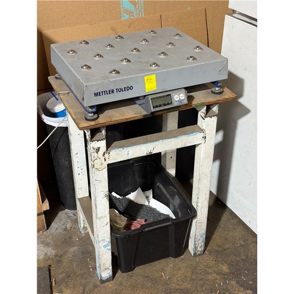 Metlo Toledo Roll Bead Deck Scale w/Digital  R/O  and Stand