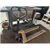 Image 1 : Yellow Narrow Pallet Jack