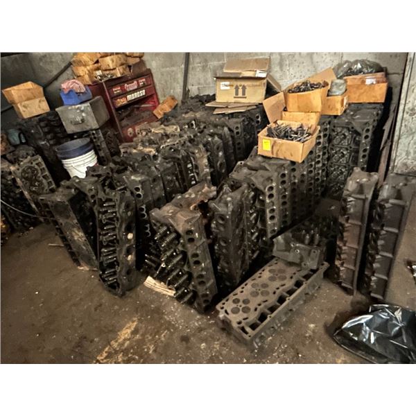 Lot Cylinder Heads, Red Tool Cart, Hardware - 100