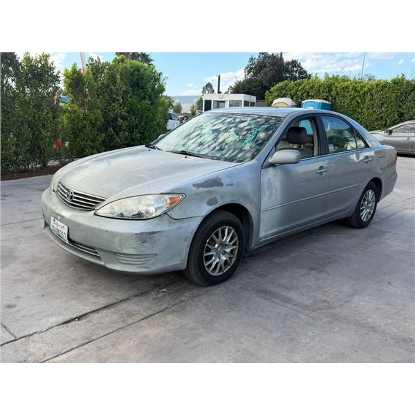 TOYT CAMRY 2005 SALV T/DONATION