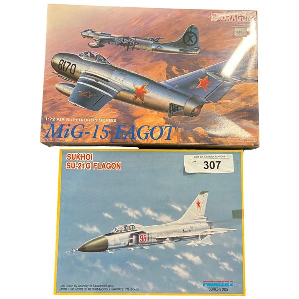 2 vintage model kits