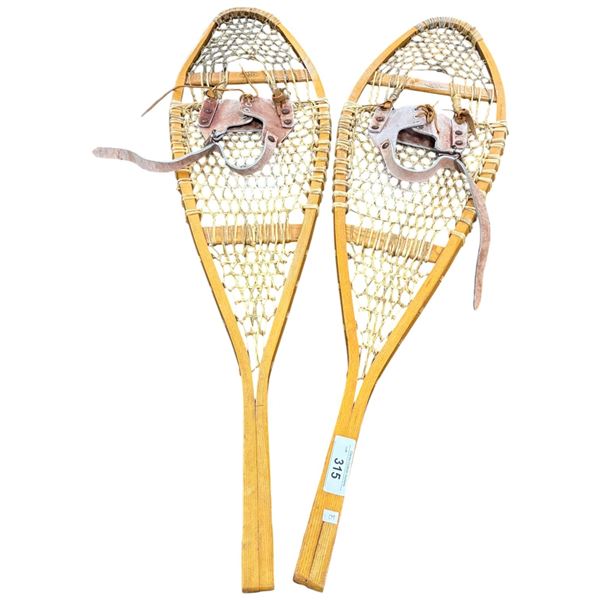 Pair of vintage snow shoes, excellent condition, 43"