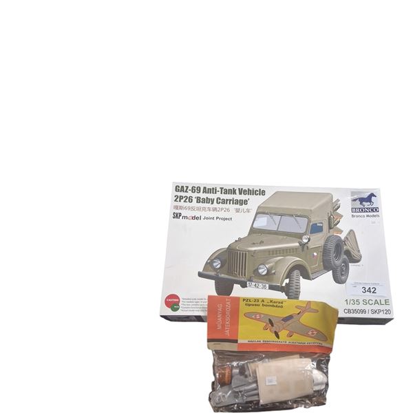 2 vintage model kits