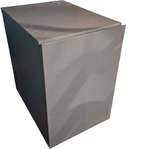 Metal cabinet 22"x21"x15.5"