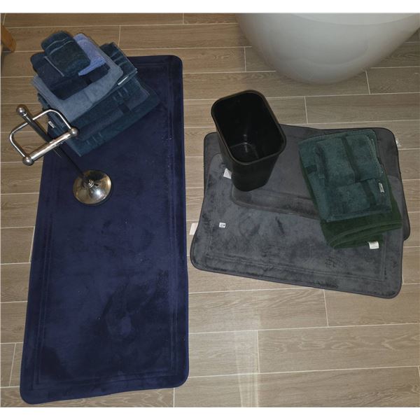Bath Mat Set With 12 Mixed Towels, 1 Trash Can, Freestanding Toilet Paper Holder