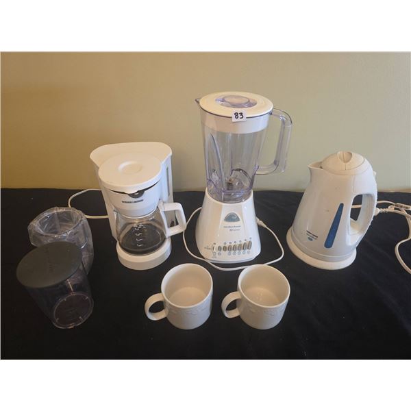 Kitchen Appliance Lot: Hamilton Beach Blender, Black+Decker Coffee Maker, Kettle, 2 Mugs