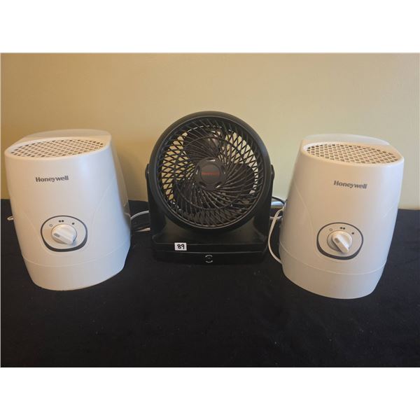2 Honeywell White Humidifiers (Pair) and 5 Honeywell filters with 1 Black Desk Fan